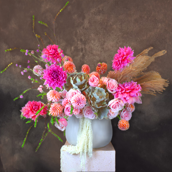 Luxurious, grand bouquet with opulent blooms, perfect for upscale events and lavish decor.